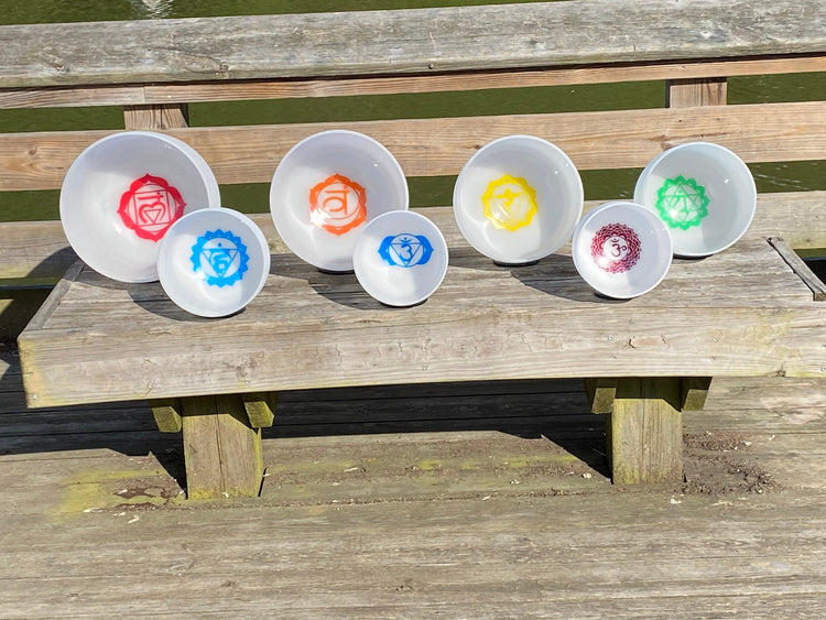 Myriad Melodies' Perfect Pitch (5 Cents) 432HZ Chakra Symbol Crystal Singing Bowl 7pc Set - 2 Cases, 2 Mallets, 2 Suede Strikers, 8 O-Rings