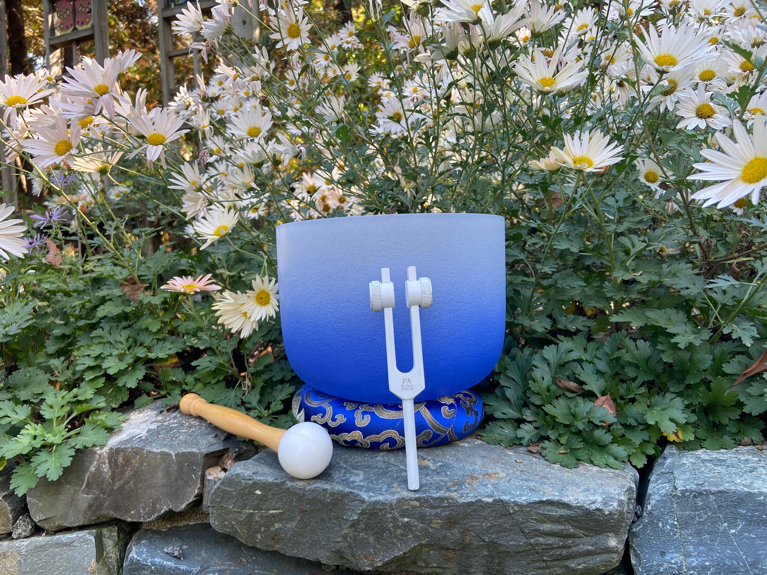 432 Hz 8” Soft Light 3rd Eye Crystal Singing Bowl with White Light 528 Hz Solfeggio Tuning Fork, Cushion, Mallet, O-Ring