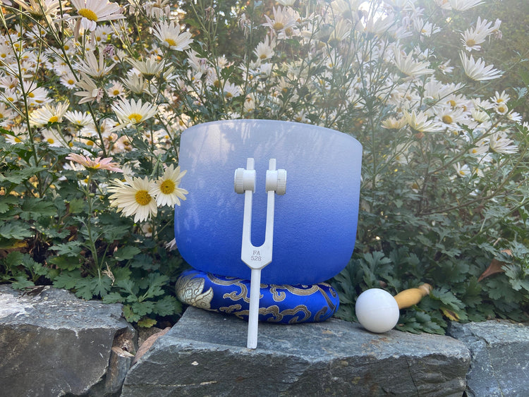 432 Hz 8” Soft Light 3rd Eye Crystal Singing Bowl with White Light 528 Hz Solfeggio Tuning Fork, Cushion, Mallet, O-Ring