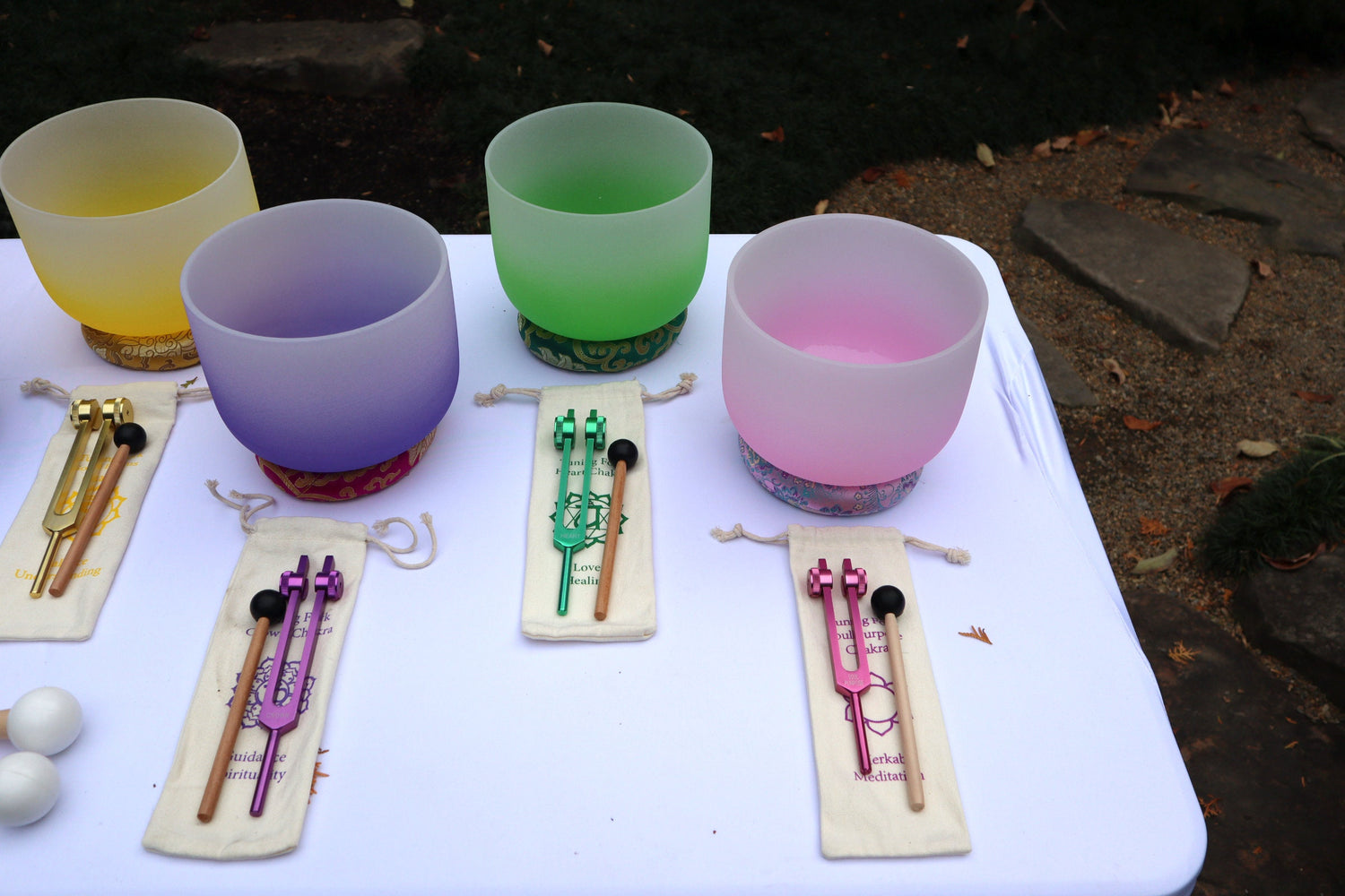 Soft Light 10" Singing Bowl - Perfect Pitch 432 Hz 99.99% Quartz Crystal Singing Bowl, Padded Carry Case, Cushion, And Mallet