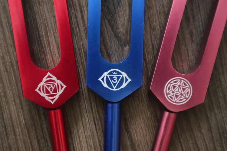 Myriad Melodies' Perfect Pitch 432 Hz 7pc Clear Cosmic Light Set - 10 Chakra Tuning Forks - 10 Crystal Attenuators - Protective Cases