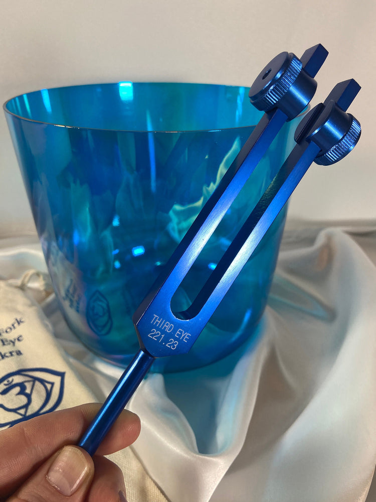 Cosmic Blue - Premium Clear 7.5" Crystal Singing Bowl w/ Tuning Fork 432 Hz Throat Chakra G Note, Suede Striker, O-Ring, and Carry Case