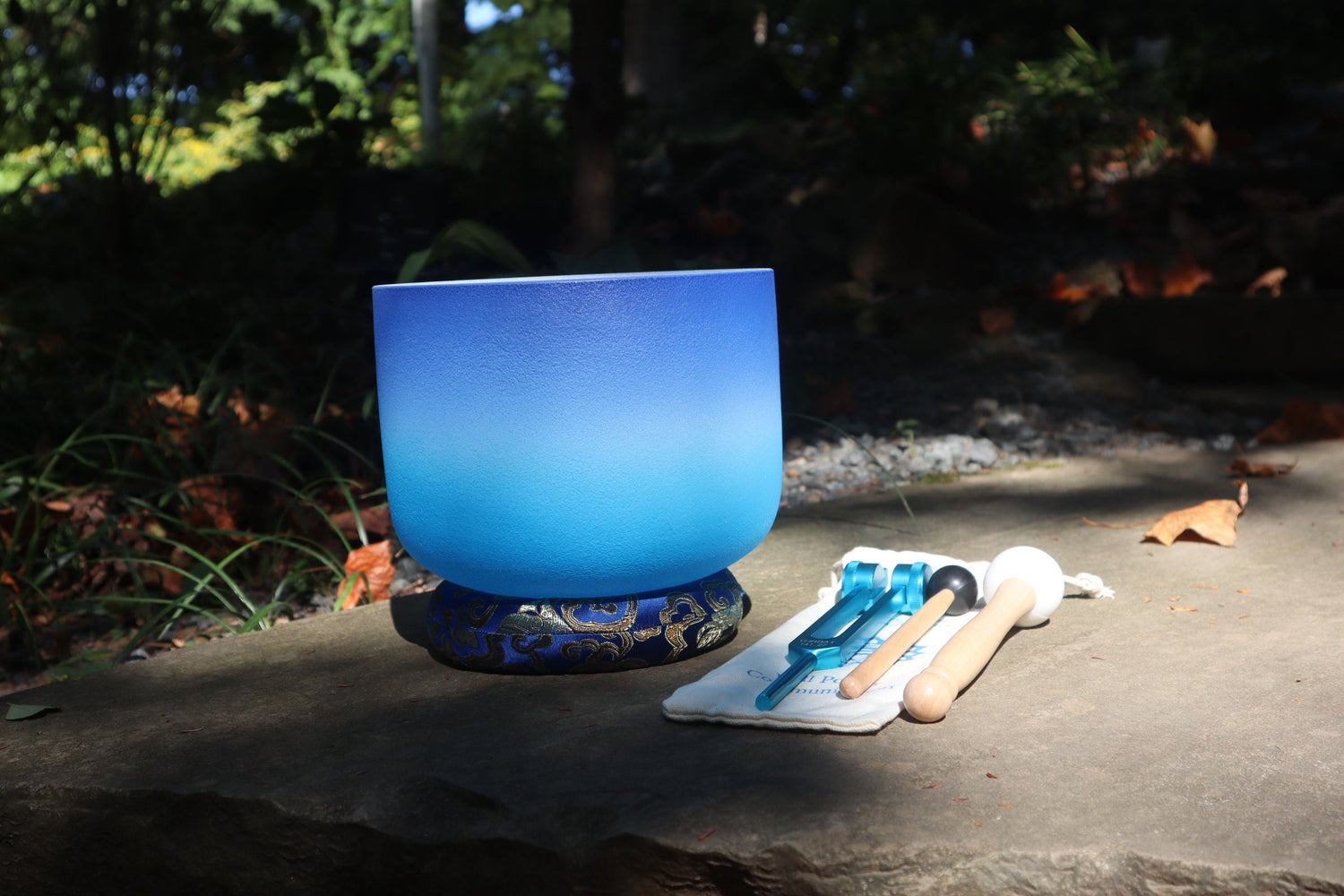 Aquarian - 432 Hz 8" Throat Chakra G Note Quartz Crystal Sining Bowl, 528 Hz Weighted Tuning. Fork, Mallet, O-Ring, Carry Case