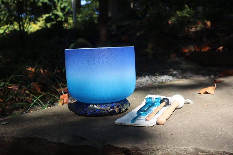 Aquarian - 432 Hz 8" Throat Chakra G Note Quartz Crystal Sining Bowl, 528 Hz Weighted Tuning. Fork, Mallet, O-Ring, Carry Case