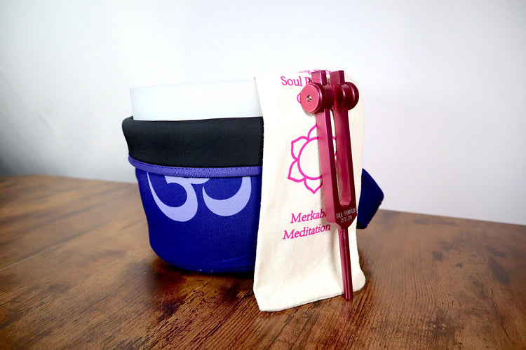 432 Hz Om Printed Heart Chakra 8” Crystal Singing Bowl and Soul Purpose Tuning Fork w/ Bag Bundle, Cushion, Mallet, Striker, Carry Case