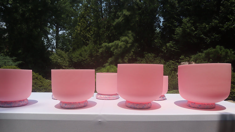 Myriad Melodies' Perfect Pitch (5 Cents) 432 Hz Light Pink Singing Bowl Set - 2 Cases, Cushions, O-Rings, 2 Mallets 2 Strikers,