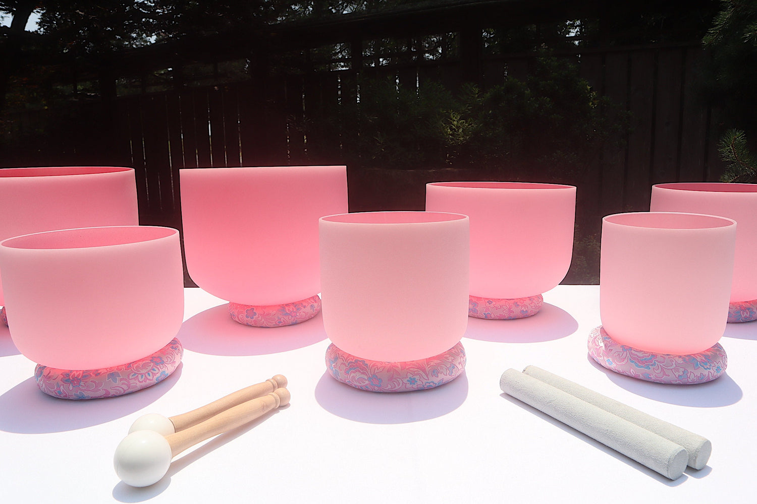 Myriad Melodies' Perfect Pitch (5 Cents) 432 Hz Light Pink Singing Bowl Set - 2 Cases, Cushions, O-Rings, 2 Mallets 2 Strikers,