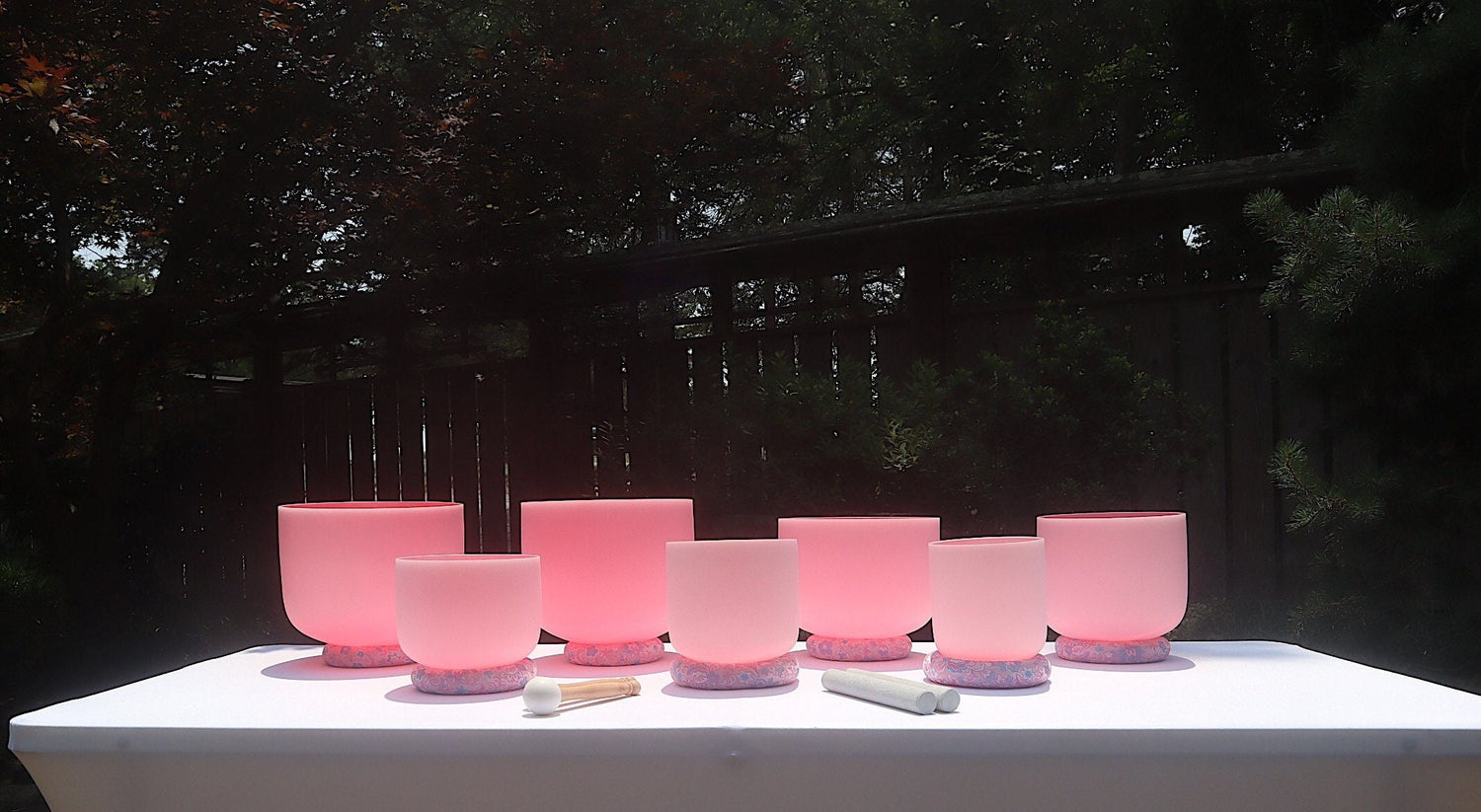 Myriad Melodies' Perfect Pitch (5 Cents) 432 Hz Light Pink Singing Bowl Set - 2 Cases, Cushions, O-Rings, 2 Mallets 2 Strikers,
