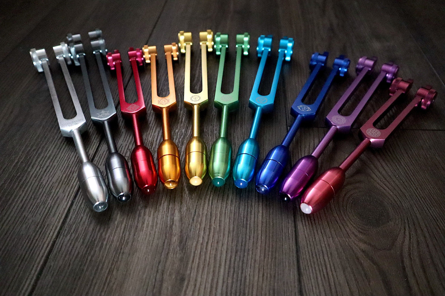 Myriad Melodies' Perfect Pitch (5 Cents) 432 Hz Soft Light, 10 Chakra Tuning Forks and 10 Crystal Attenuators - 2 Cases 2 Mallets 2 Strikers