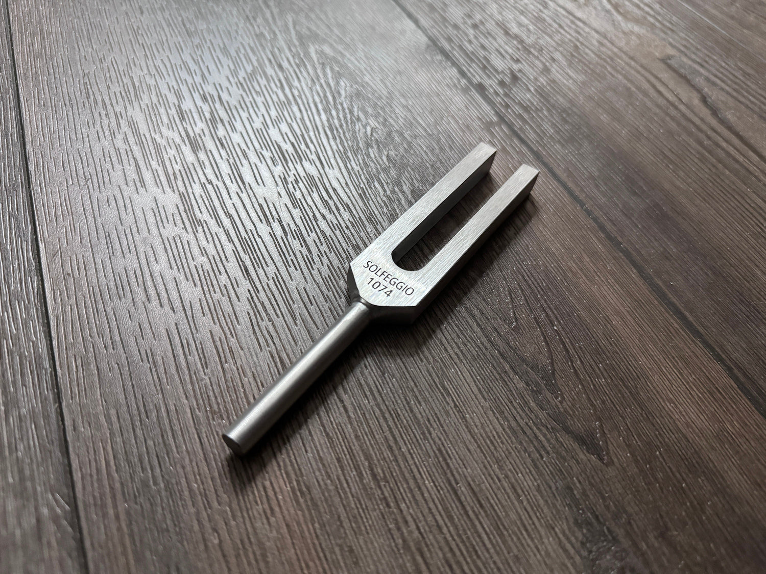 1074 Hz Unweighted Solfeggio Tuning Fork with Attenuator Extender - Custom 10mm Crystals - Hematite, Black Onyx, Rose Quartz