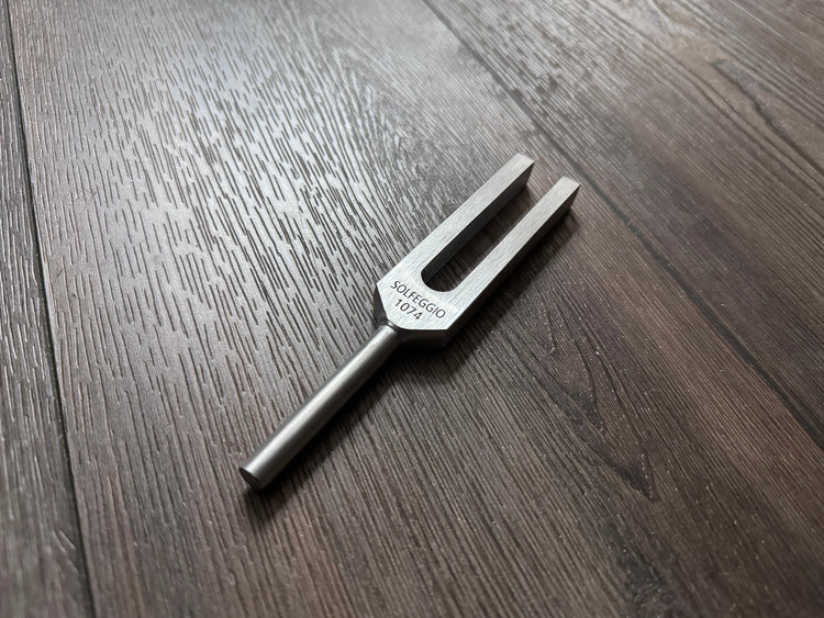 1074 Hz Unweighted Solfeggio Tuning Fork with Attenuator Extender - Custom 10mm Crystals - Hematite, Black Onyx, Rose Quartz