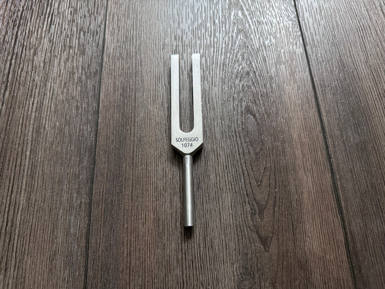 1074 Hz Solfeggio Unweighted Tuning Fork For Vibration - Soul Star Drawstring Pouch - Attenuator Extender - Massage, Acupressure, Biofield