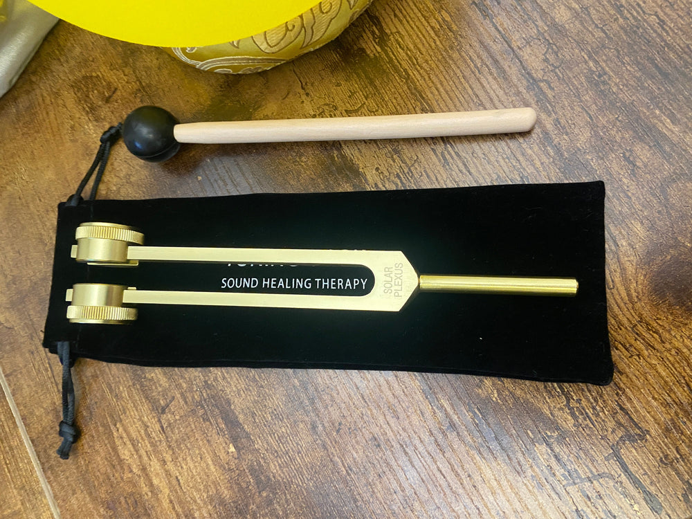 432 Hz Gold Frosted 8" Solar Plexus E Note Quartz Crystal Singing Bowl with Solar Plexus Tuning Fork, Mallet, O-Ring, Cushion, Carry Case