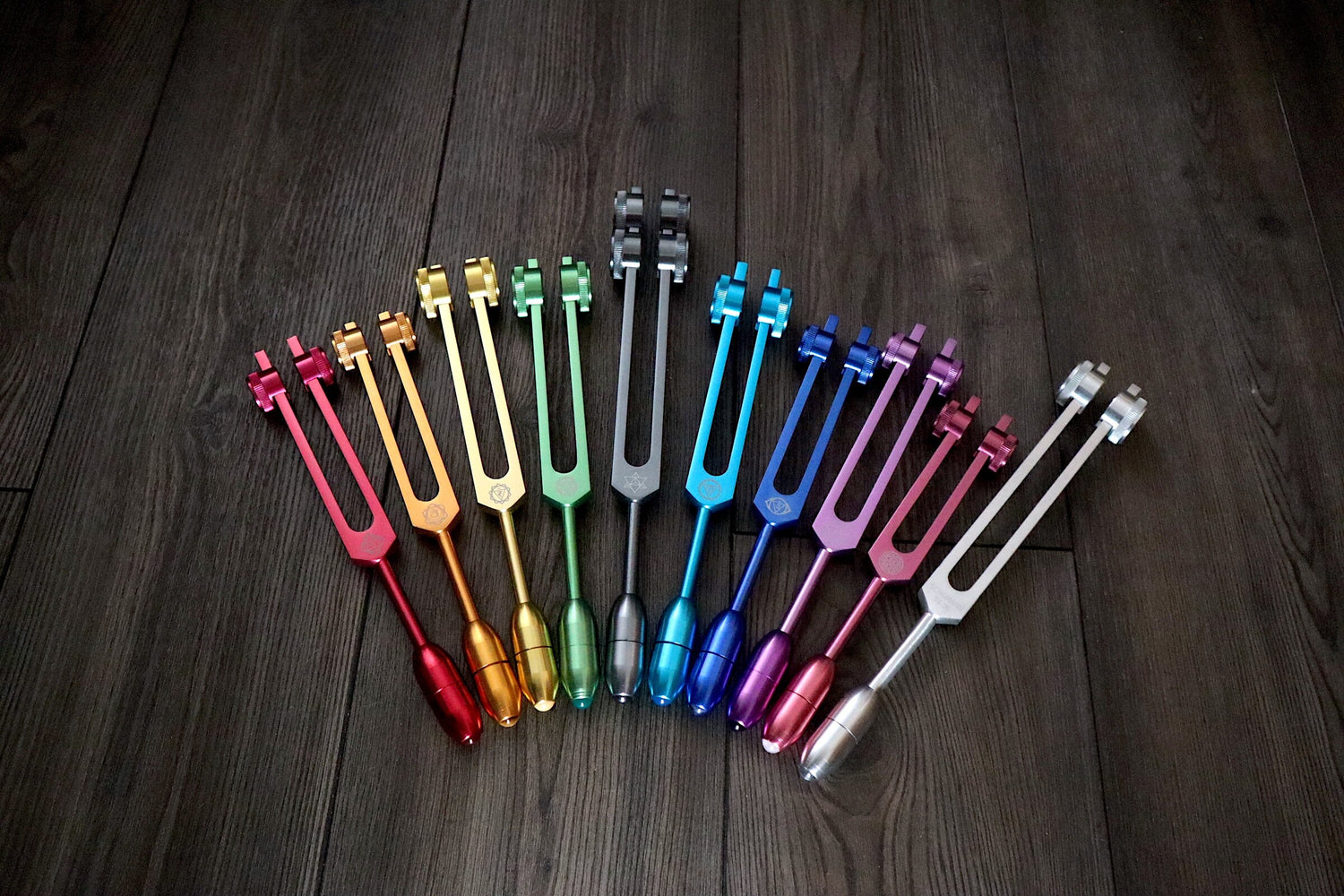 Myriad Melodies' Perfect Pitch (5 Cents) 432 Hz Chakra Color Set - 10 Chakra Tuning Forks - 10 Crystal Attenuators - Protective Cases